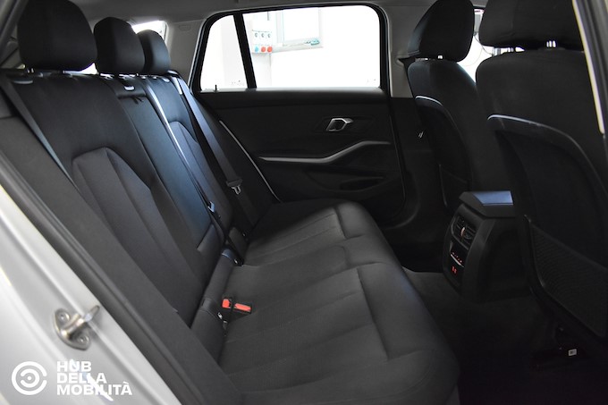 BMW 320d 48V xDrive Touring Business Advantage